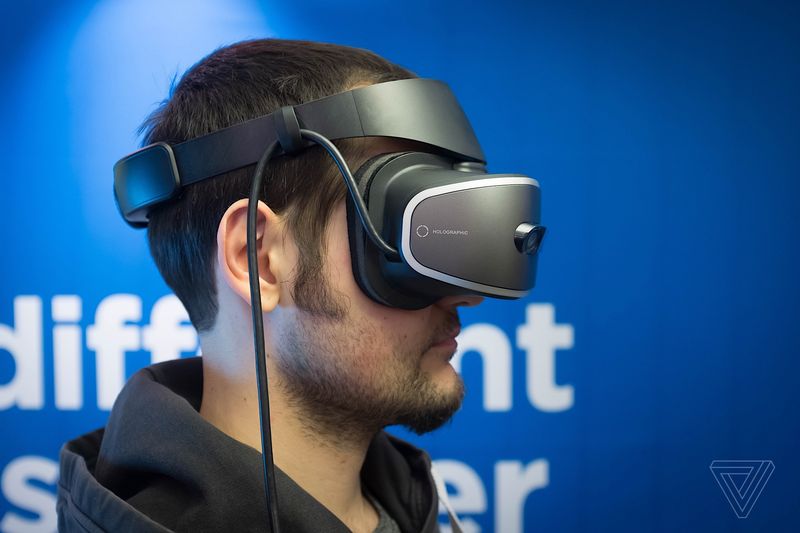 lenovo-holographic-vr-side-view