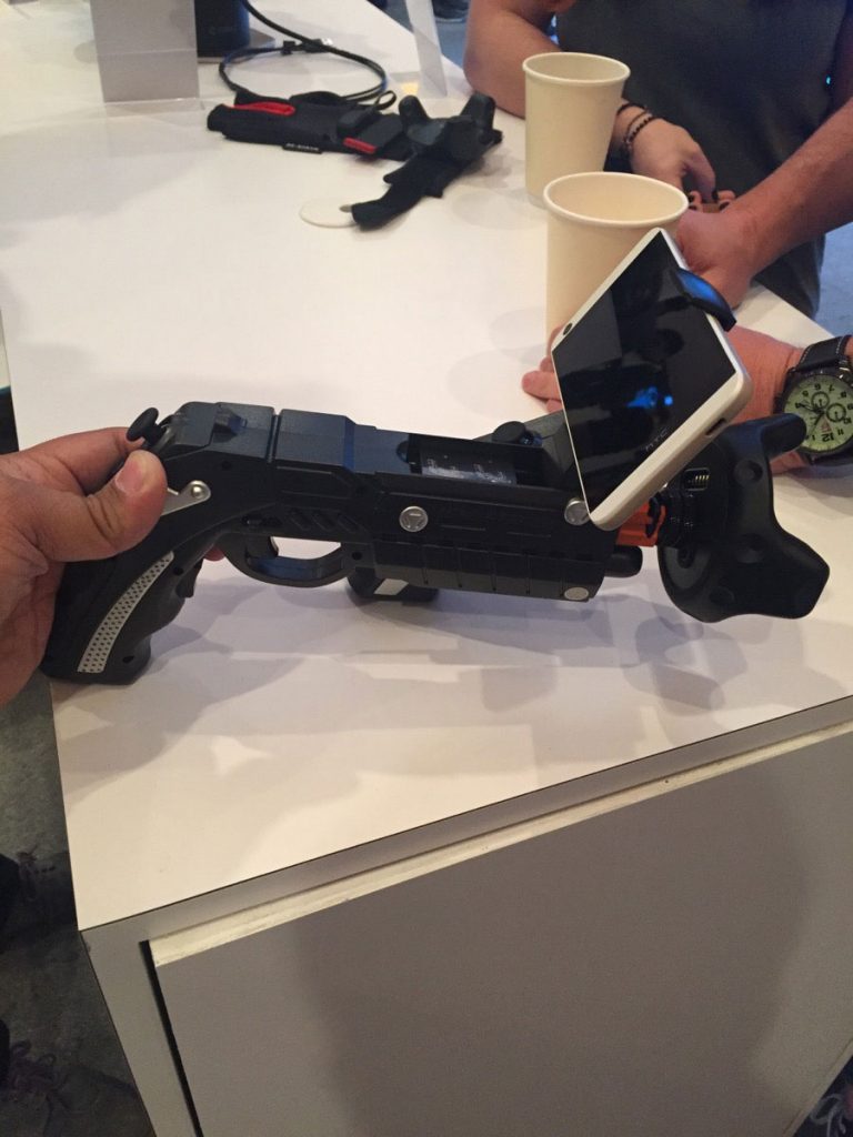 smartphone-gun-with-the-vive-tracker