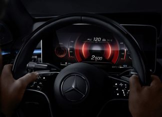 Mercdes-Benz-AR-navigation-head